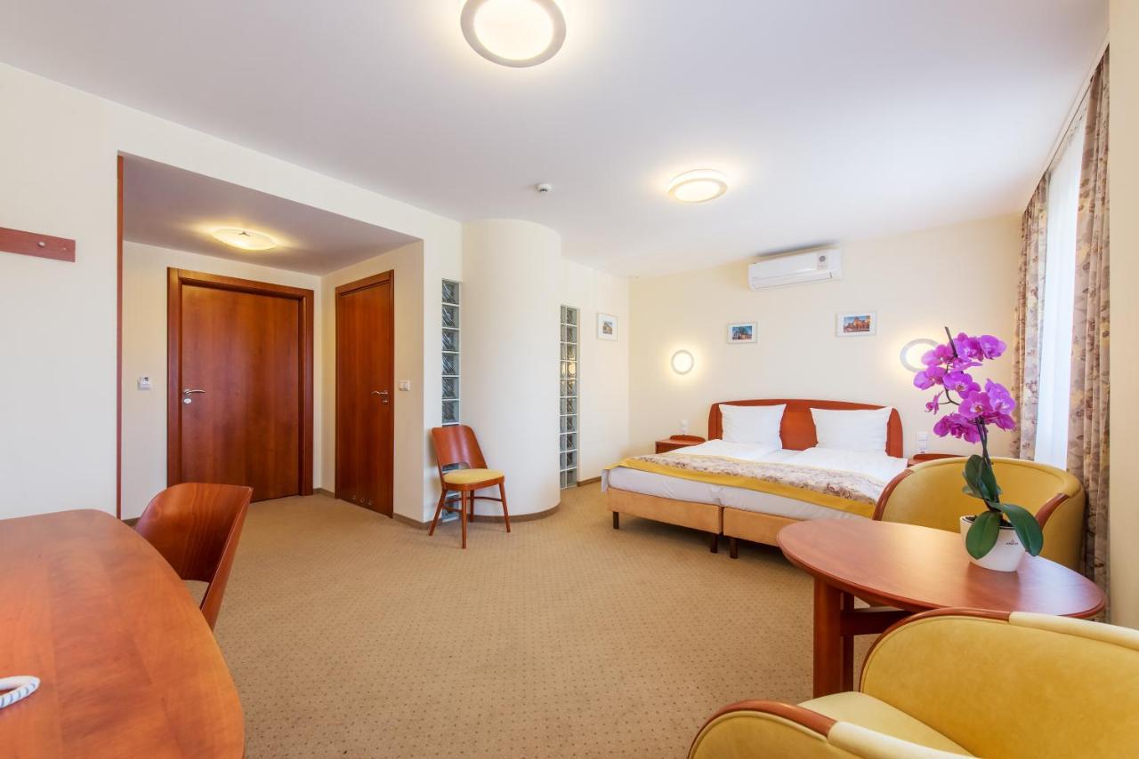 Rubin Hotel Lodz (Lodz)